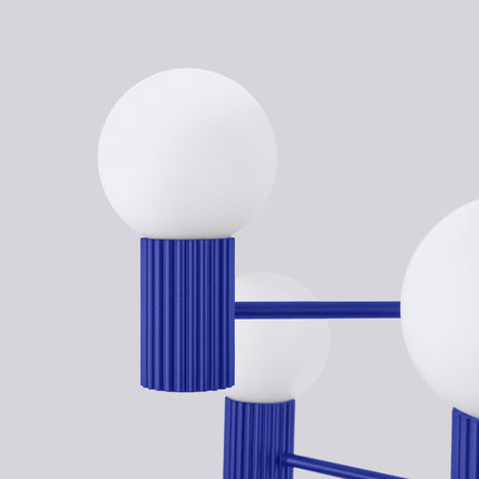 Lustre Halo 6 globes bleu outremer, packshot de trois quarts