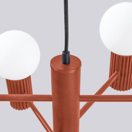 Lustre Halo 6 globes rouge ocre, vue sur fond coloré