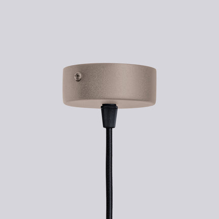Lustre Halo 6 Globes en Aluminium et Verre Opalin Taupe, détail de la finition