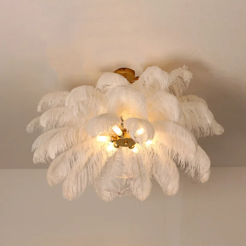 Lustre moderne en plumes d'autruche de diamètre 60 cm, idéal pour un éclairage doux et raffiné.