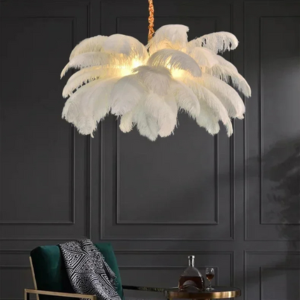 Lustre en plumes d'autruche nordique blanc, touche aérienne et douce pour l'intérieur.