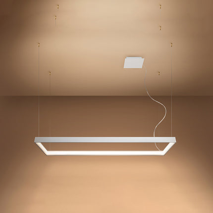 Lustre rectangulaire blanc Rectangle Pure 130 x 40 cm vu en angle, halo lumineux continu