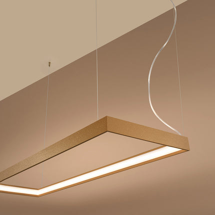 Lustre rectangulaire doré Rectangle Pure 130 x 40 cm vu en angle, halo lumineux continu