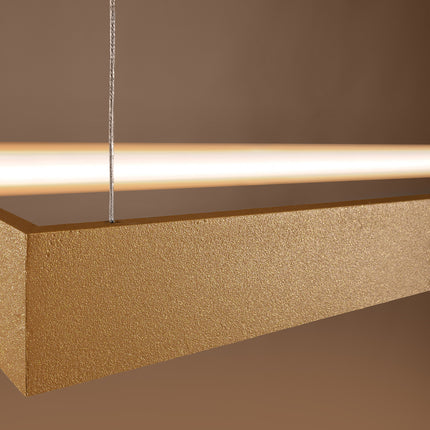 Détail d'angle du cadre rectangulaire doré Rectangle Pure et de son halo LED