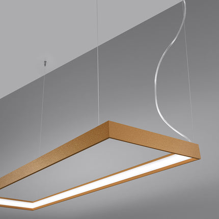 Lustre rectangulaire doré Rectangle Pure 130 x 40 cm vu en angle, halo lumineux continu