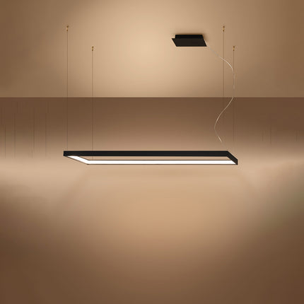 Lustre rectangulaire noir Rectangle Pure allumé, halo blanc chaud diffusé sur le pourtour