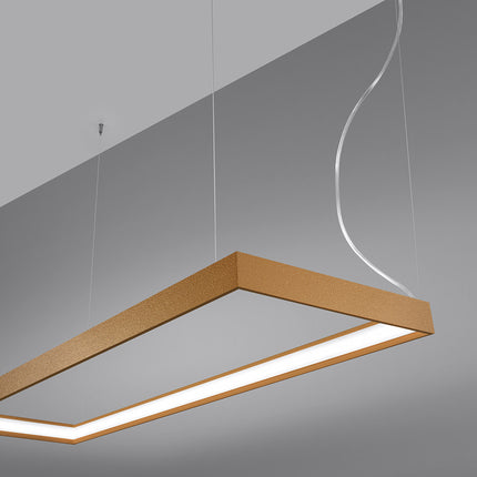 Lustre rectangulaire doré Rectangle Pure 100 x 30 cm vu en angle, halo lumineux continu