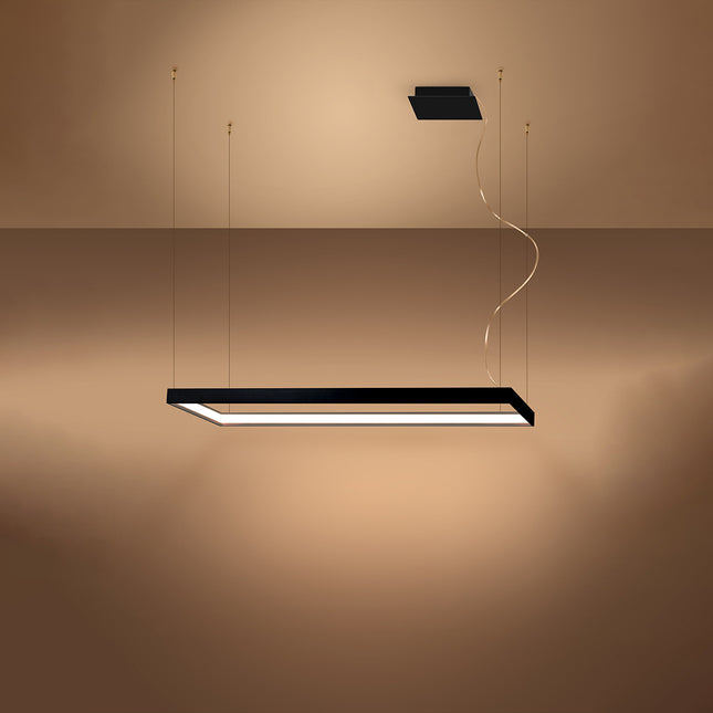 Lustre rectangulaire noir Rectangle Pure allumé, halo blanc chaud diffusé sur le pourtour
