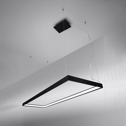 Lustre rectangulaire noir Rectangle Pure 100 x 30 cm vu en angle, halo lumineux continu