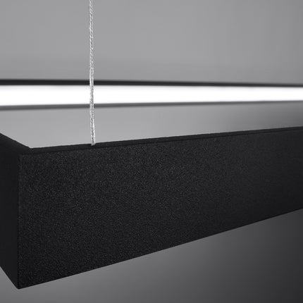 Gros plan sur la structure en aluminium noir du lustre Rectangle Pure