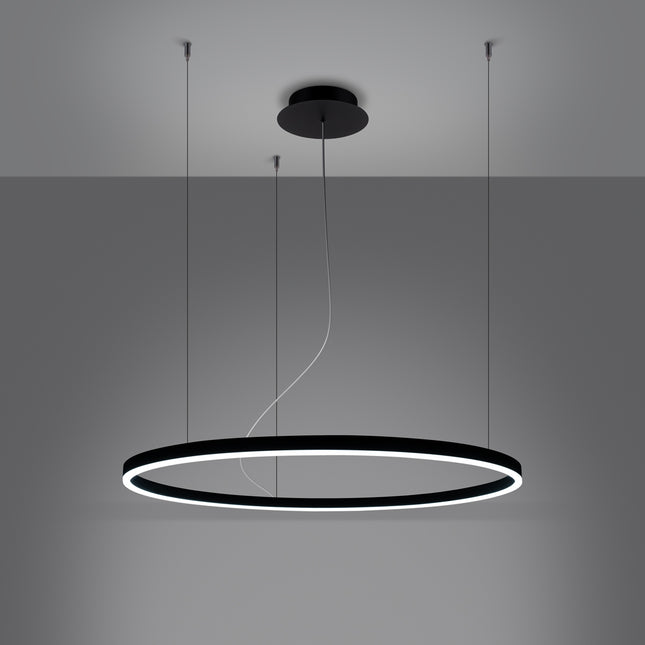 Lustre Ring Lumineux 80 cm noir allumé, halo circulaire 3000K par la face intérieure