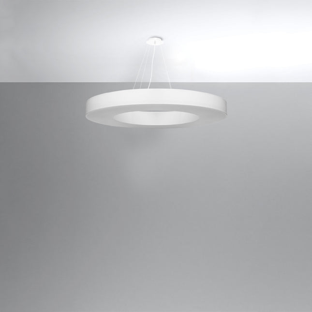 Lustre Saturne Slim 90 blanc, grand anneau en tissu suspendu au plafond par trois câbles fins