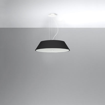 Lustre Trapèze noir vu de dessous, diffuseur en verre blanc apparent, suspendu à une platine ronde blanche sur fond gris