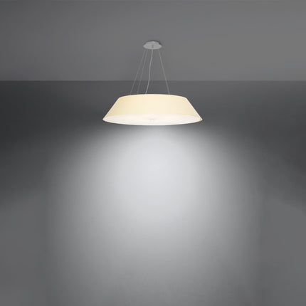 Lustre Trapèze blanc de 70 cm allumé diffusant une lumière chaude à travers son abat-jour en tissu