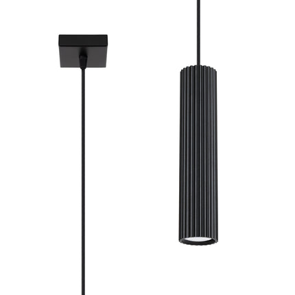 Suspension Oslo 1 noire en aluminium cannelé, vue packshot avec plaque de fixation et câble suspendu, fond blanc.