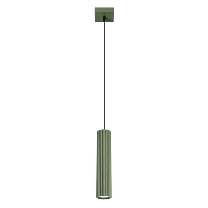 Suspension Oslo 1 vert olive, vue de face du câble et du cylindre cannelé en aluminium sur fond neutre.