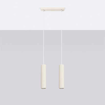 Suspension Oslo 2 beige installée au plafond, mise en situation dans un intérieur