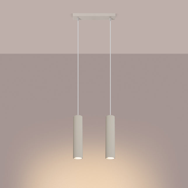 Vue de côté de la suspension Oslo 2 beige, mettant en avant la longueur des câbles