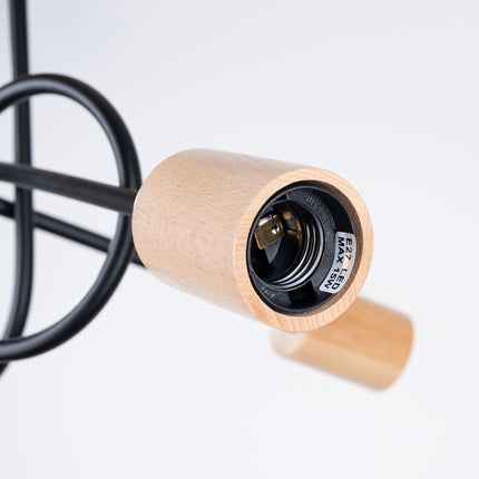 plafonnier 3 bras bouclés en bois et métal noir, packshot de trois quarts