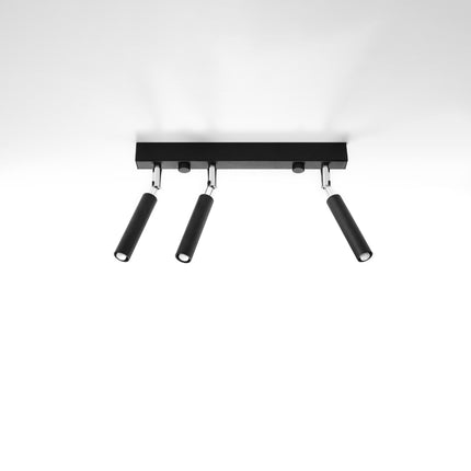 Plafonnier 3 spots orientables en acier noir mat, vu de face, spots cylindriques dirigés vers le bas