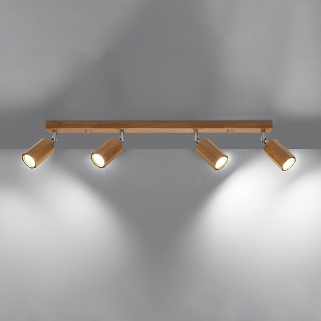 Plafonnier 4 spots en chêne, têtes orientées en angle, vue de profil