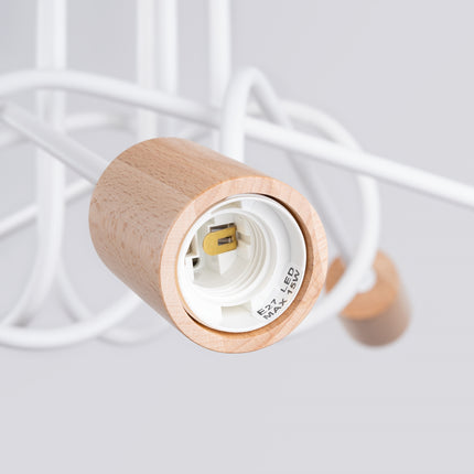 plafonnier 5 bras bouclés en bois et métal blanc, packshot de trois quarts