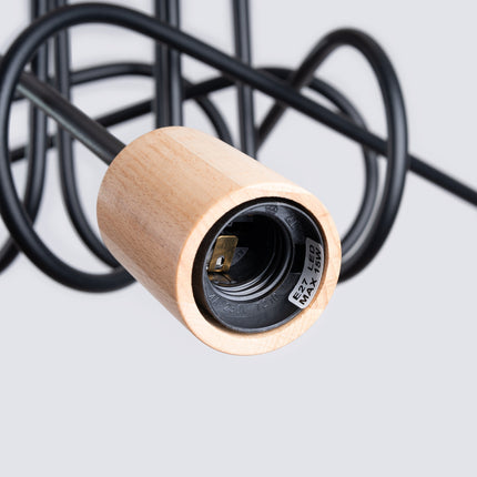 plafonnier 5 bras bouclés en bois et métal noir, packshot de trois quarts