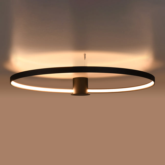 Plafonnier Anneau Solis 110 cm noir allumé, halo LED continu sous l'anneau