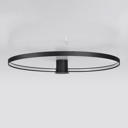 Plafonnier Anneau Solis 110 cm noir, anneau fixé au plafond vu de trois quarts