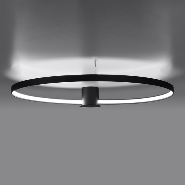 Plafonnier Anneau Solis 110 cm noir allumé, halo LED continu sous l'anneau