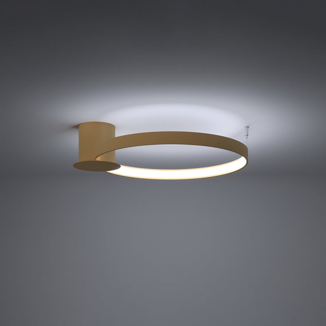 Plafonnier Anneau Solis 55 cm doré allumé, halo LED continu sous l'anneau