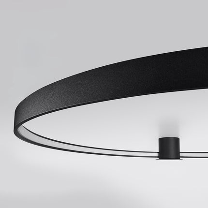 Plafonnier Anneau Solis 78 cm blanc, anneau fixé au plafond vu de trois quarts
