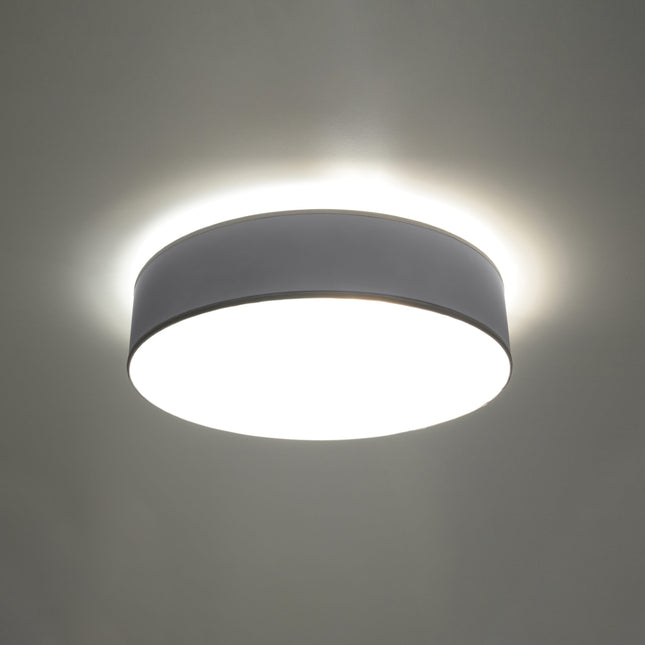 Plafonnier Arène 45 gris au-dessus d'une table de salle à manger