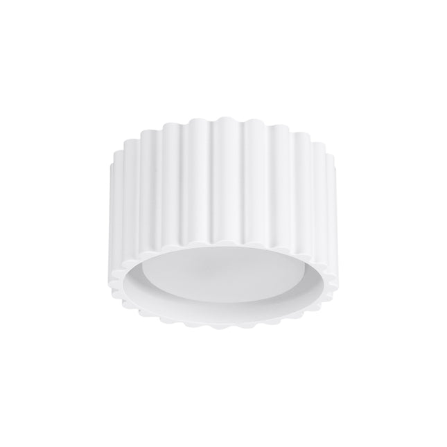 Plafonnier Aura 1 en aluminium blanc mat cannelé, vue de face sur fond blanc, culot GX53