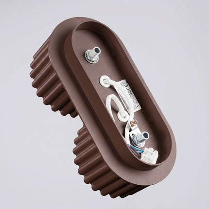 Plafonnier Aura 2 Aluminium Rainuré Brun Chocolat, vue sur fond coloré