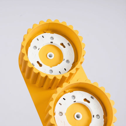 Plafonnier Aura 2 Aluminium Rainuré Jaune Ambré, packshot de trois quarts