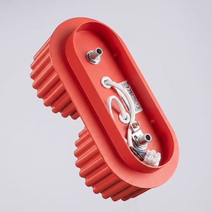 Plafonnier Aura 2 Aluminium Rainuré Rouge Vif, vue sur fond coloré