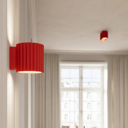 Plafonnier Aura 2 Aluminium Rainuré Rouge Vif, mise en situation 3