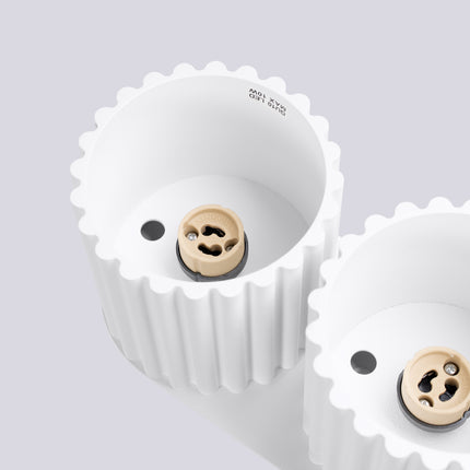 Intérieur du plafonnier Aura 2 montrant la douille GU10 et la mention LED max 10W
