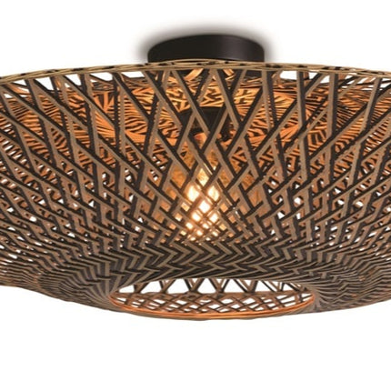 Plafonnier Bali, gros plan sur l'abat-jour tressé en bambou noir et naturel diffusant une lumière chaude