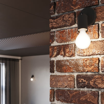 Ceiling light bar 3 adjustable spotlights steel black above a dining table