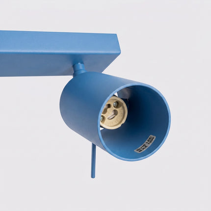 Plafonnier Barre 6 Spots Orientables Bleu Azur, packshot de trois quarts
