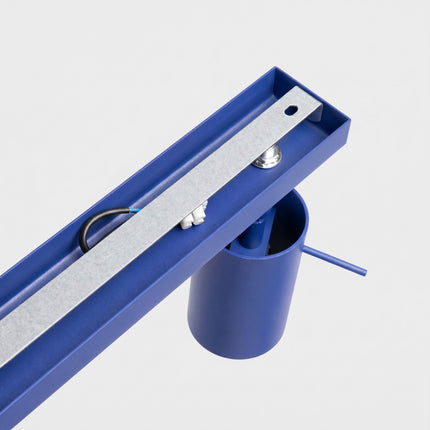 Plafonnier Barre 6 Spots Orientables Bleu Outremer, vue de détail