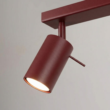 Plafonnier Barre 6 Spots Orientables Bordeaux, vue sur fond coloré