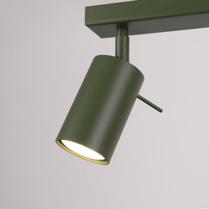 Plafonnier Barre 6 Spots Orientables Vert Olive, vue sur fond coloré