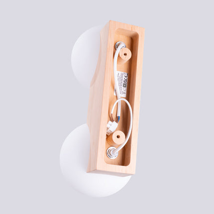 plafonnier barre de bois 2 globes opale, détail de la matière