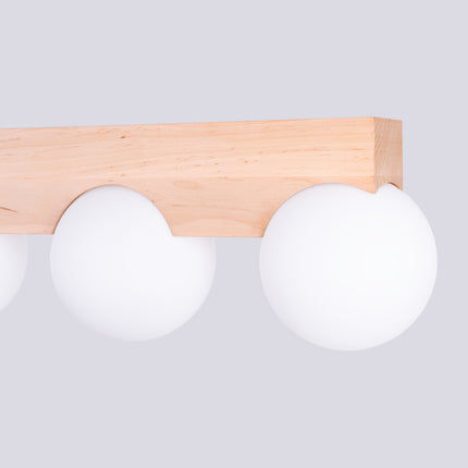 plafonnier barre de bois 3 globes opale, packshot de trois quarts