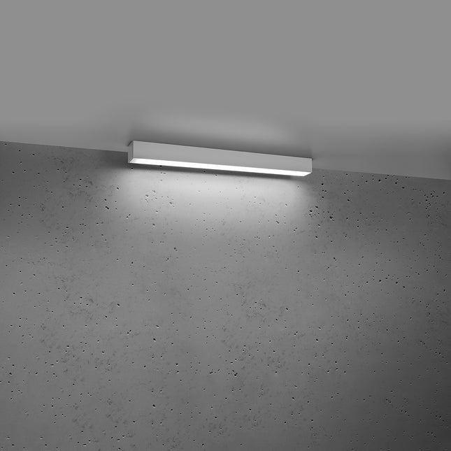 Plafonnier barre moderne LED blanc allumé, diffuseur opale lumineux homogène