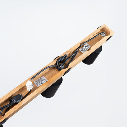 Détail de la barre en bois naturel du plafonnier 4 spots