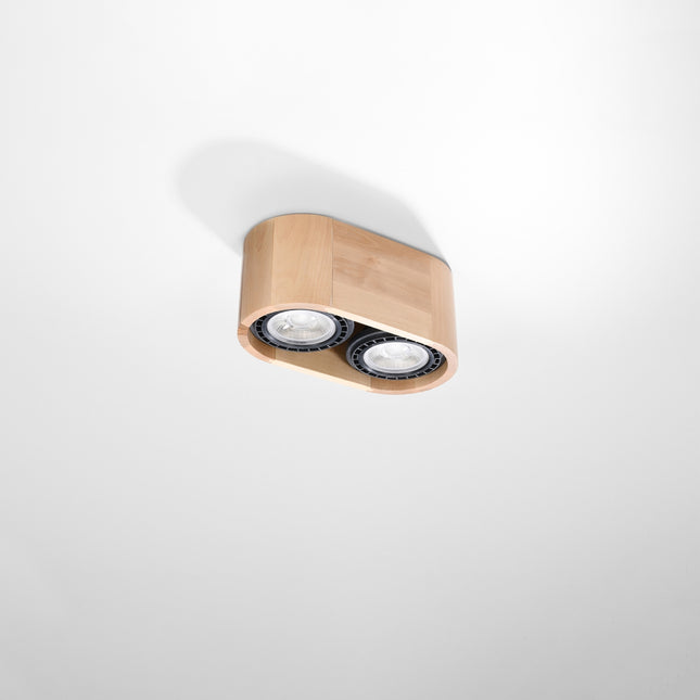 Plafonnier bois naturel avec deux spots GU10 orientables et reflecteurs noirs, vue trois quarts